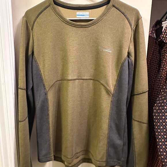 Columbia Tops - Columbia Titanium Long Sleeve Shirt - Size Large - Wool Blend
